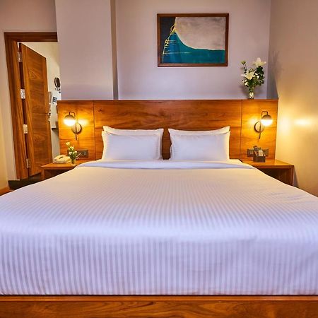 העיר בנגלור Visthara Hotel מראה חיצוני תמונה