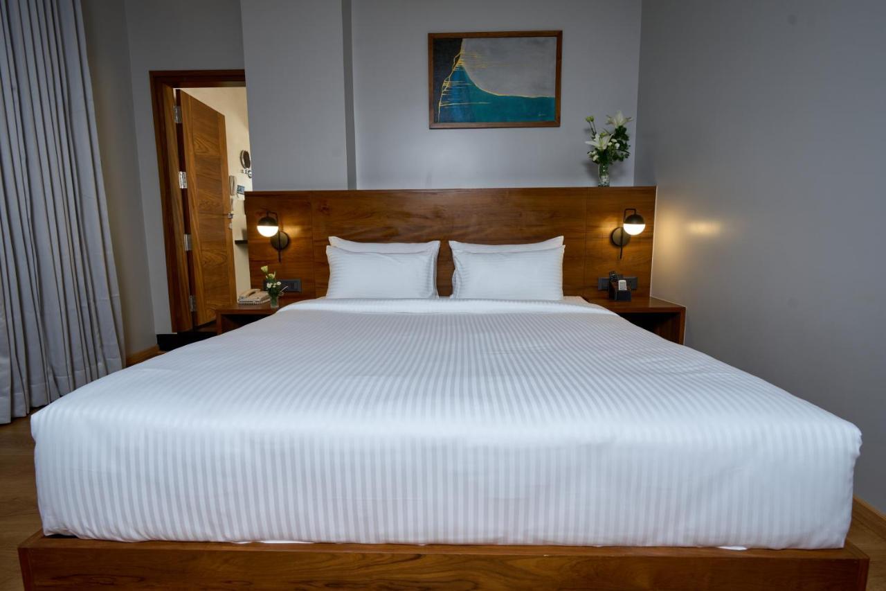 העיר בנגלור Visthara Hotel מראה חיצוני תמונה