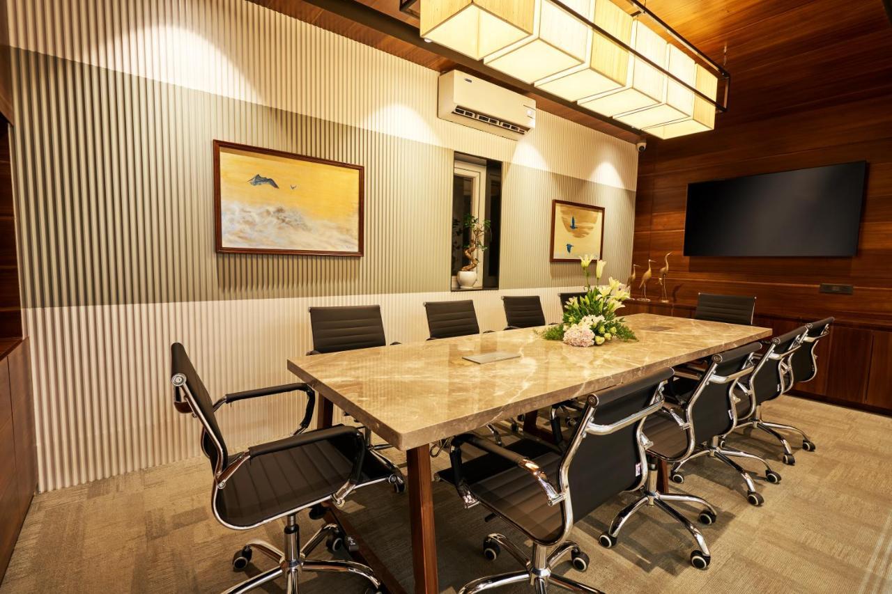 העיר בנגלור Visthara Hotel מראה חיצוני תמונה
