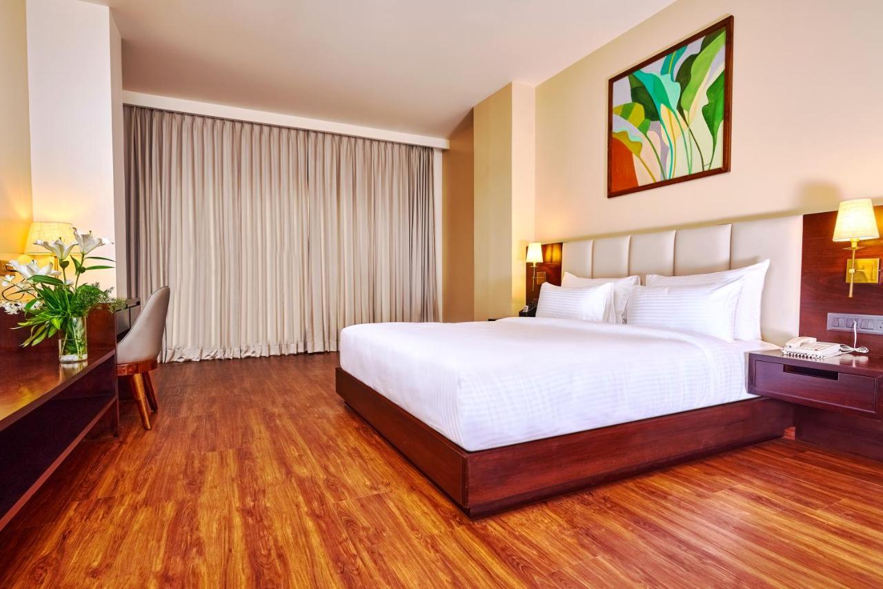 העיר בנגלור Visthara Hotel מראה חיצוני תמונה